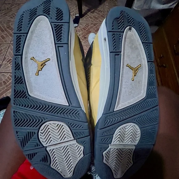 Jordan 4 Retro Lightning